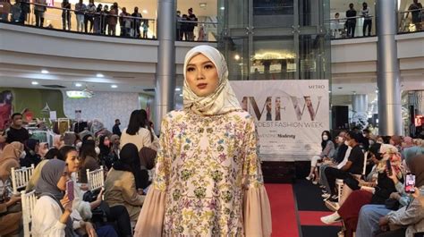 Tampil Di Metro Modest Fashion Show Calvin Kain Pamerkan Deretan