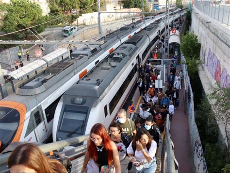 Queixes entre usuaris de Rodalies per afectacions a diverses línies per