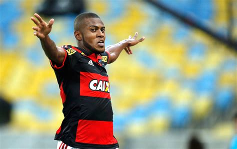 Flamengo decide e Marcelo Cirino fica para o próximo ano Flamengo