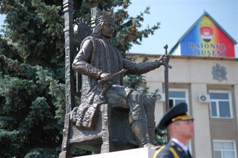 La Căușeni a fost inaugurat monumentul domnitorului Ștefan cel mare și