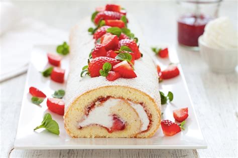 Ricetta Rotolo Con Panna E Marmellata Di Fragole Cucchiaio D Argento