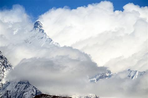 Snowy Mountain Peacks Barely Visible Through Clouds Del Colaborador