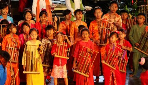 Alat Musik Tradisional Angklung Lets