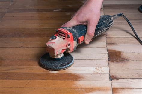 Guide Pas à Pas Pour Le Vernissage D un Plancher En Bois Questions Maison