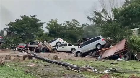 Las Inundaciones En Tennessee Dejan Al Menos 10 Muertos Y Decenas De