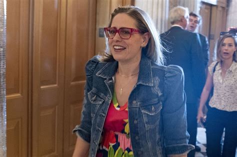 Arizona Sen Kyrsten Sinema Leaves Democratic Party Becomes Independent