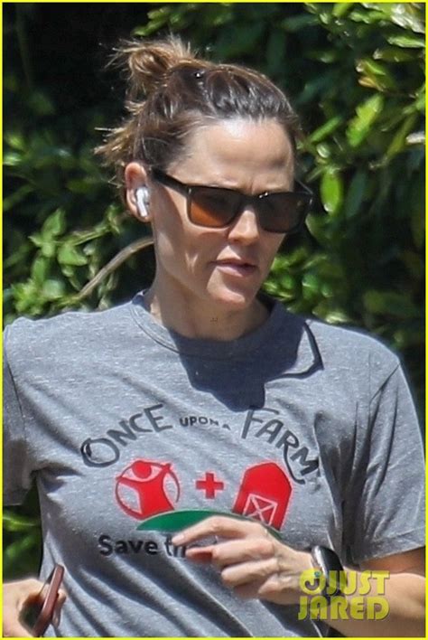 Jennifer Garner Goes For A Run In Brentwood Photo 4957213 Jennifer