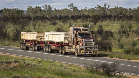 Road Trains In Australien Pistenkuh