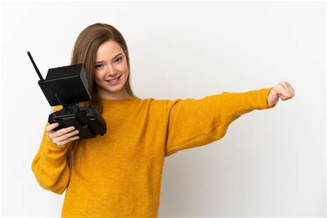 Chica Adolescente Sosteniendo Un Control Remoto De Drone Sobre Fondo