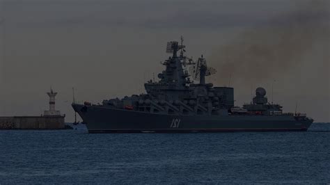 ロシアの黒海艦隊の旗艦が爆発し、ウクライナがミサイル攻撃を主張 Youtube