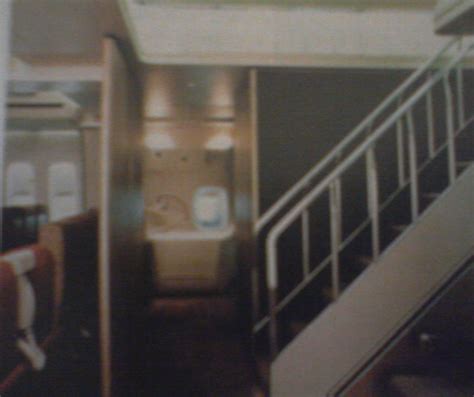 "up,up and away?": Boeing 747-300 interior with staircase to uperdeck ...