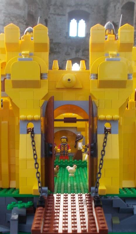 MOC: The Yellow Castle - LEGO Historic Themes - Eurobricks Forums