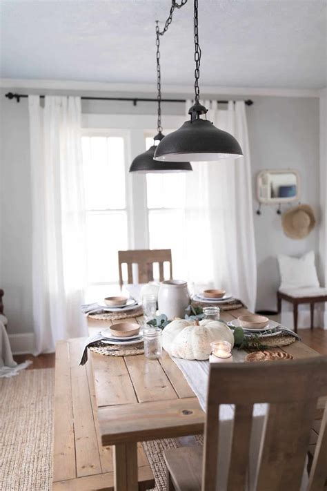 Farmhouse Thanksgiving Table Decor - Farmhouse on Boone