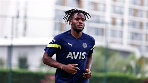 Fenerbahçe Nin Yeni Transferi Michy Batshuayi çalışmalarına Başladı 04 09 2022 Sputnik Türkiye