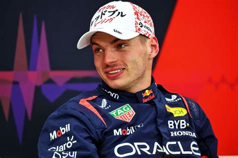 Verstappen szerint furcsa lenne ha a Red Bull egy 42 éves pilótát