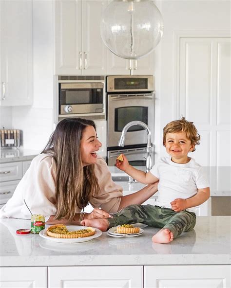 Introducing Solids: Your Baby's First Foods | The Skinny Confidential