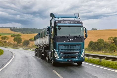 Volvo Exibe Os Novos Fh Fm E Fmx Euro 6 Na Fenatran Sala De Imprensa