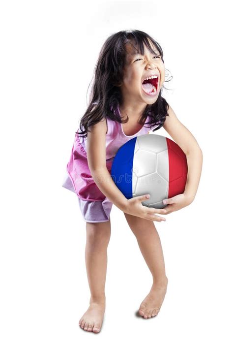 Petite Fille Jouant Avec La Bille De Football Photo Stock Image Du