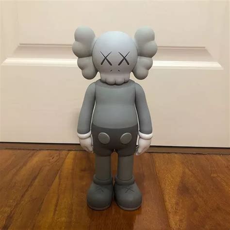 Regalo De Joyería Kaws Doll 37cm Meses Sin Interés