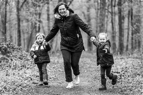 S Ance Photo De Famille Sous La Pluie