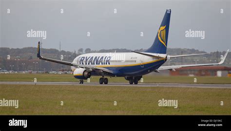 Ryanair Boeing Ei Dyh Departing London Luton Airport Ltn Stock