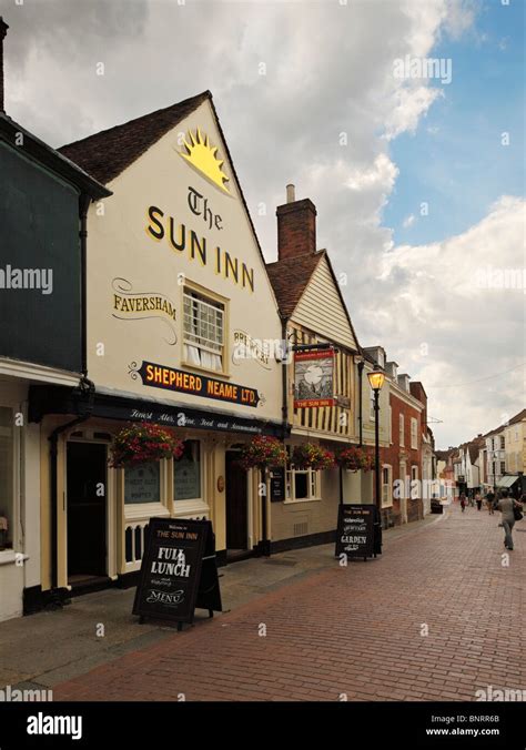 The sun inn faversham hi-res stock photography and images - Alamy