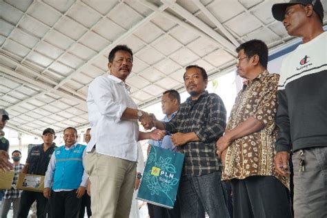 PLN Batam Bagikan 1 176 Paket Sembako Untuk Nelayan Tradisional