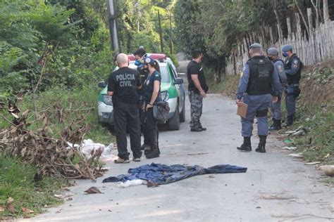 Corpo De Homem Encontrado Enrolado Em Saco Pl Stico No Jorge Teixeira