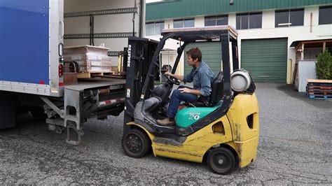 How To Unload A Pallet Off A Delivery Truck Youtube