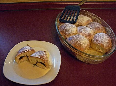 Hefeteig der immer gelingt hier als Rohrnudeln oder Früchte Guglhupf