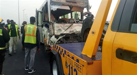 Lasema Rescues 4 Victims From Road Accident On Third Mainland Bridge