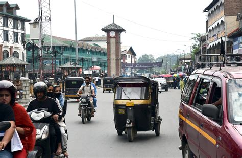 धारा 370 हटने के बाद कितना बदला जम्मू-कश्मीर