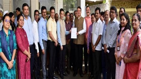 Maharashtra Cmo Team Donates 1 Day Salary To Cm Relief Fund On Cm S