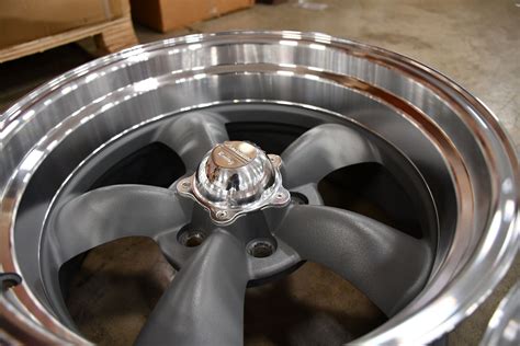 Set 4 17x8 American Racing Vn215 Torq Thrust Ii Greypolished Lip