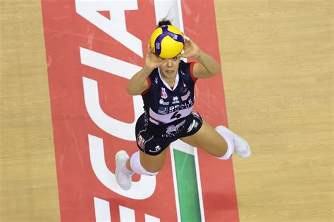 Chieri Morello Ai Saluti Va A Parigi Volleyball It