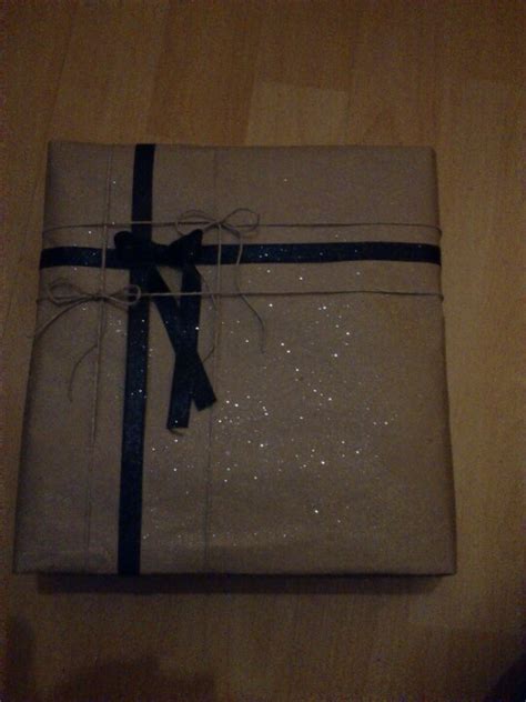 Gift Wrapping Ideas with Brown Paper and Sparkles