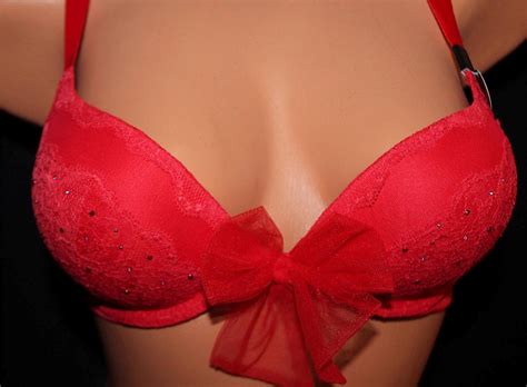 32b Victorias Secret Miraculous Bombshell Push Up Plunge Bra Red Lace Bling Ebay