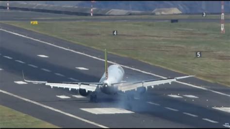 Strong Crosswind Landing Plane Aviation Landing Crosswinds YouTube