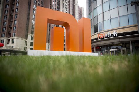 Xiaomi Invests in Chinese Appliance Maker Midea - WSJ