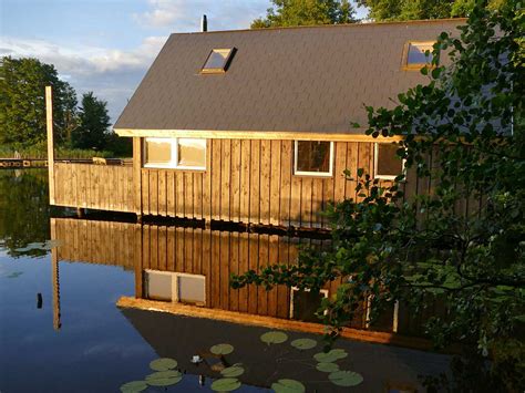 Ferienhaus Mit Ruderboot Direkt Am über Dem See Tiefer Ziest