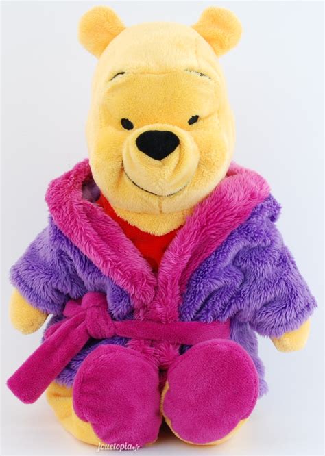 Peluche Winnie l Ourson en peignoir violet et rose Disney Jouétopia