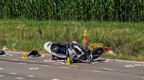 Kreis G Ppingen J Hriger Motorradfahrer Stirbt Nach Zusammensto