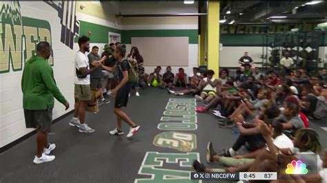 Mavs Player Lifts Up A Desoto Teen Working To Buy New School Clothes