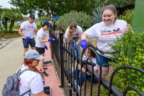 Disney VoluntEARS Beautify Anaheim Parks to Mark 40 Years of Giving ...