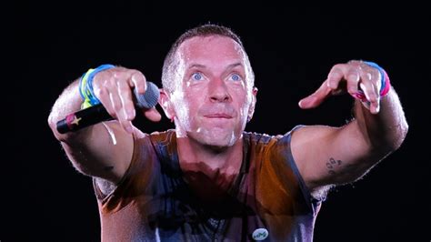 Melihat Lebih Dekat Aksi Chris Martin Saat Konser Di Jakarta Vlix Id