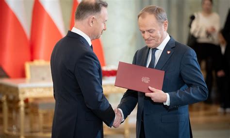 Prezydent przeszarżował Premier Tusk ponownie ostrzega Dudę i