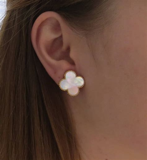 Серьги Ван Клиф на ушах - 70 фото