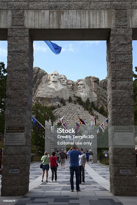 Mount Rushmore Visitor Center Stock Photo - Download Image Now ...