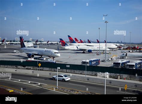 Faa Launches Investigation After Two Planes Nearly Collide At Jfk