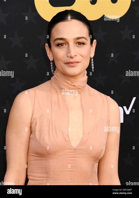 Santa Monica California 14 De Enero Jenny Slate Asiste A La 29ª